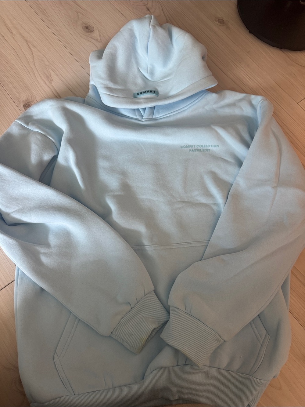 Comfort Collection Men’s Crewneck Sweatshirt in Light Blue